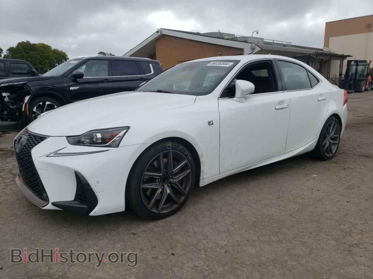 Photo JTHBA1D2XJ5081681 - LEXUS IS 2018