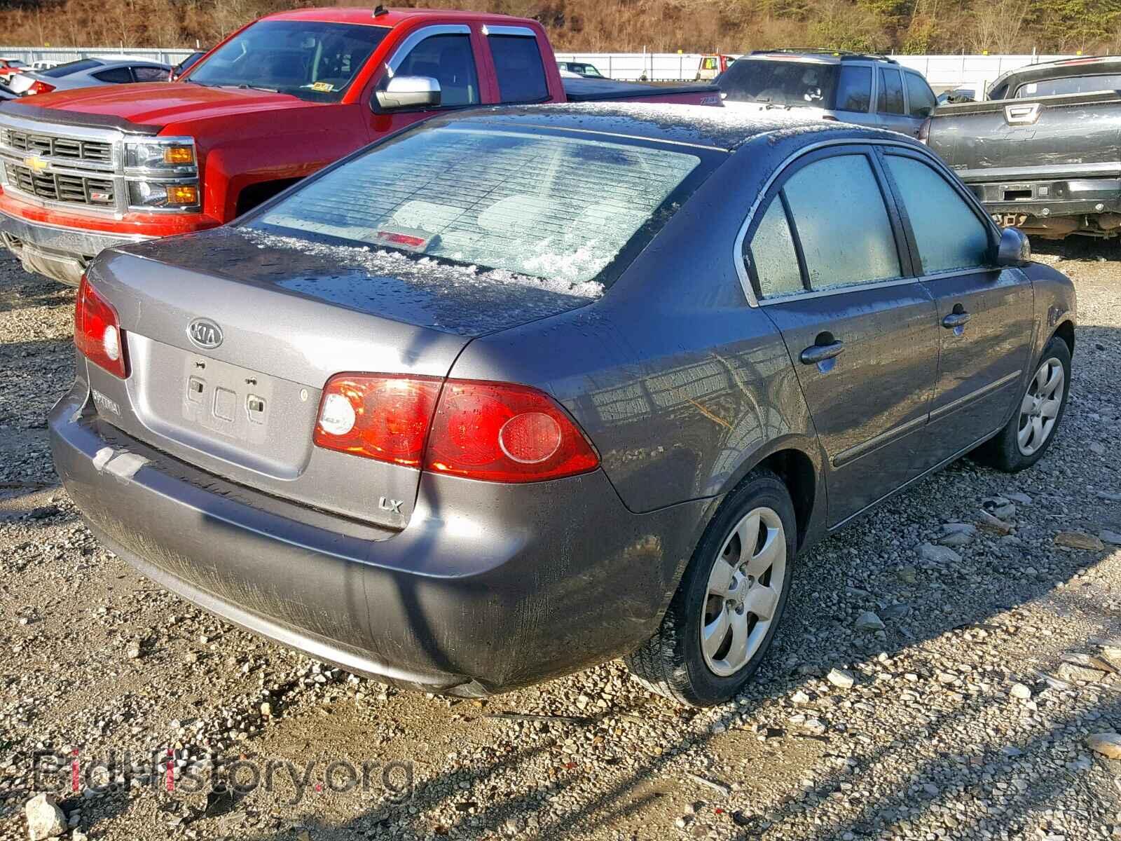 2008 KIA OPTIMA - VIN: KNAGE123785199900 - Photo 4