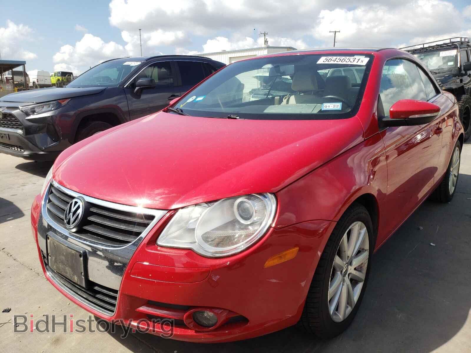 2011 VOLKSWAGEN EOS - VIN: WVWBW7AH8BV003481 - Фото 2