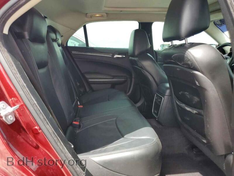 2016 Chrysler 300 (VIN 2C3CCAAG7GH260671) — photo 10 of 13