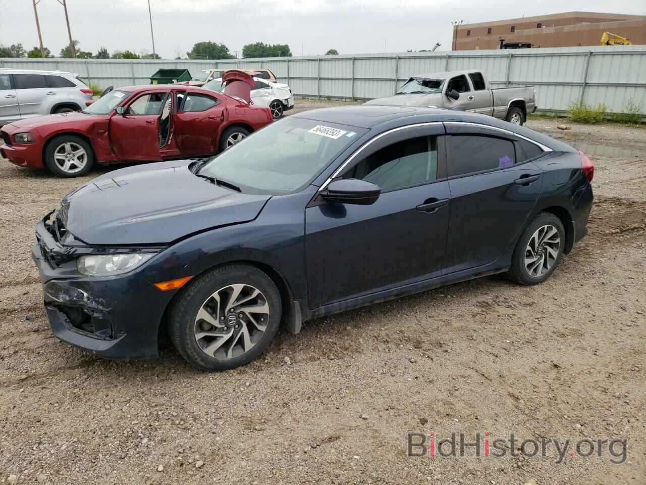 Photo 19XFC2F74JE033156 - HONDA CIVIC 2018