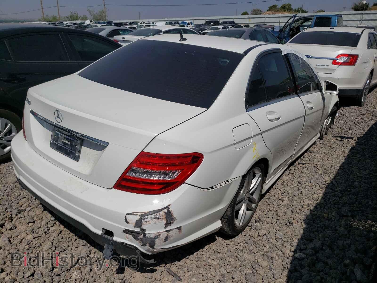 2014 MERCEDES-BENZ C-CLASS - VIN: WDDGF4HB6EG213033 - Фото 4