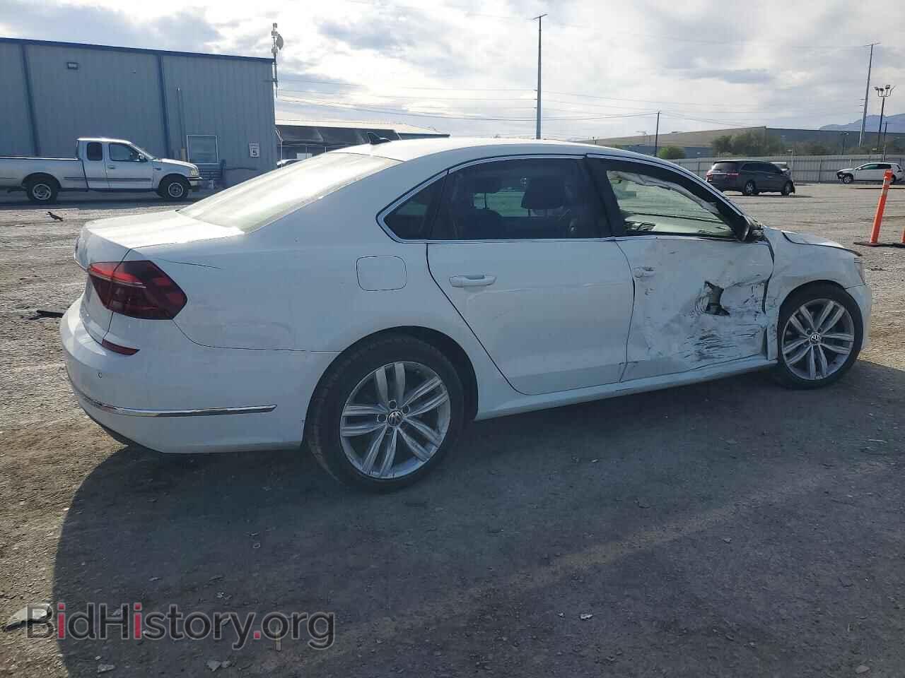 2018 VOLKSWAGEN PASSAT - VIN: 1VWBA7A35JC001049 - Фото 3
