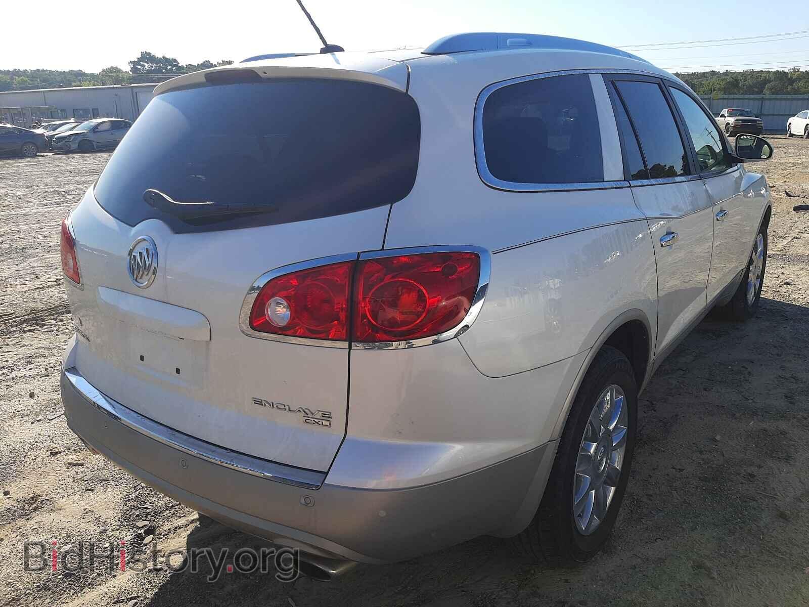 2011 BUICK ENCLAVE - VIN: 5GAKVCED3BJ305305 - Фото 4