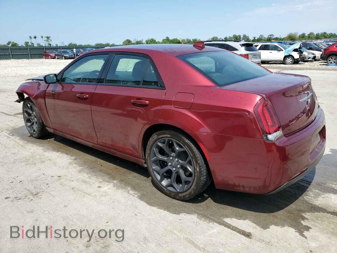 2019 CHRYSLER 300 - VIN: 2C3CCAAG8KH668461 - Фото 2