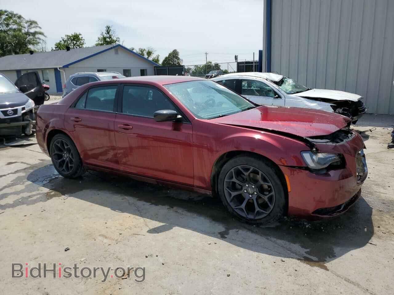 2019 CHRYSLER 300 - VIN: 2C3CCAAG8KH668461 - Фото 4