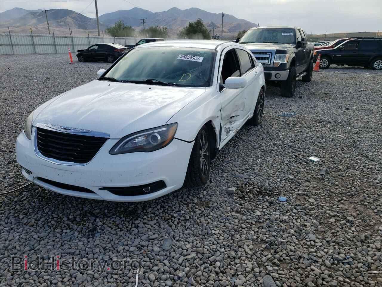 2013 CHRYSLER 200 - VIN: 1C3CCBBG1DN719863 - Фото 2