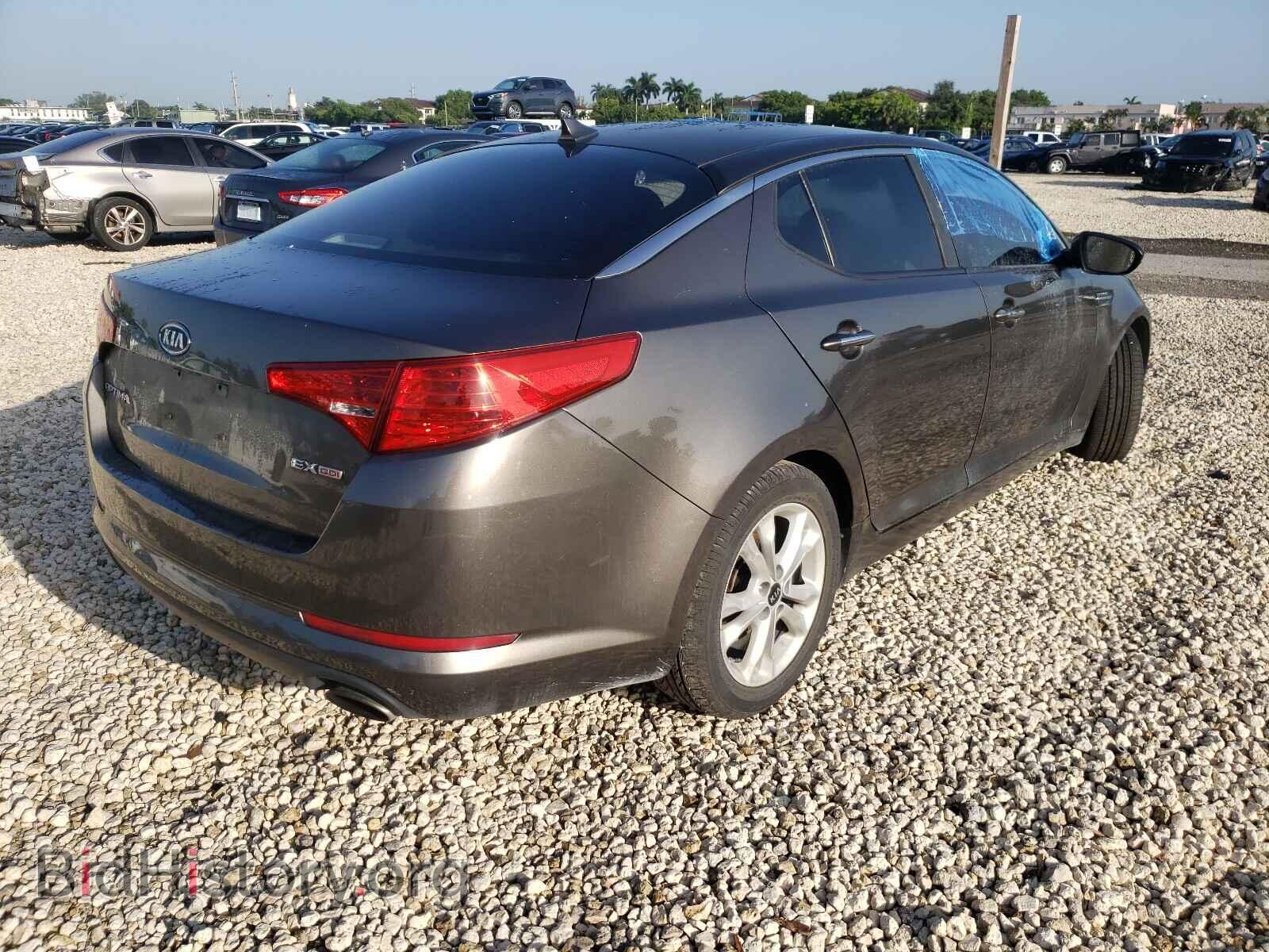 2011 KIA OPTIMA - VIN: KNAGN4A79B5044942 - Photo 4