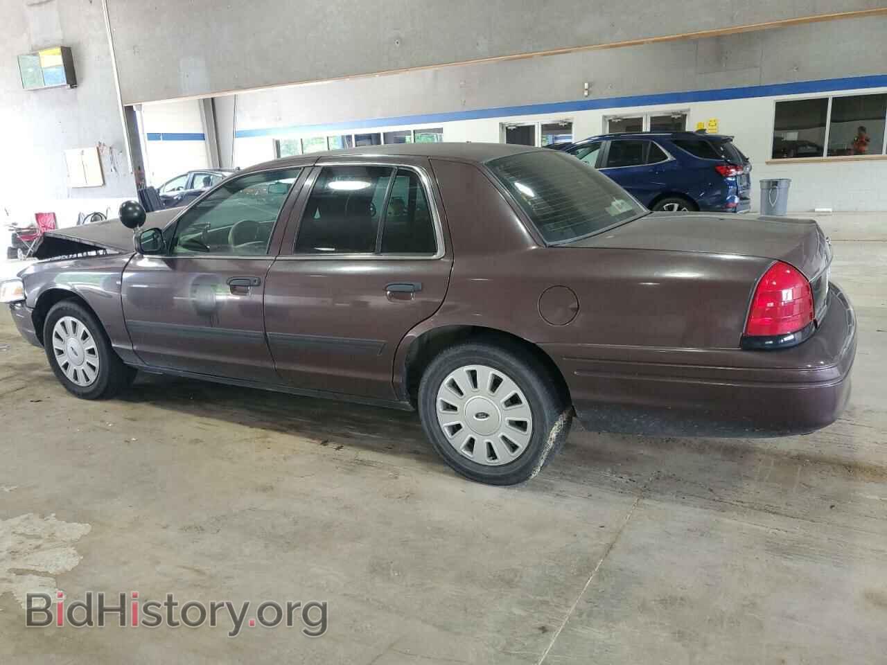 2011 FORD CROWN VIC - VIN: 2FABP7BV2BX104313 - Фото 2