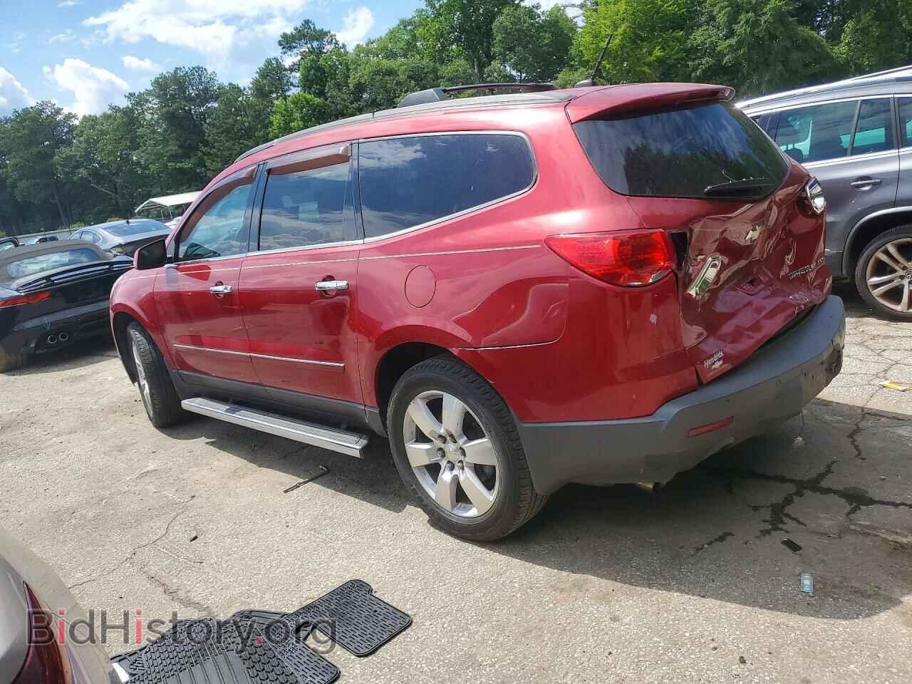 2012 CHEVROLET TRAVERSE - VIN: 1GNKRLED7CJ143397 - Фото 2