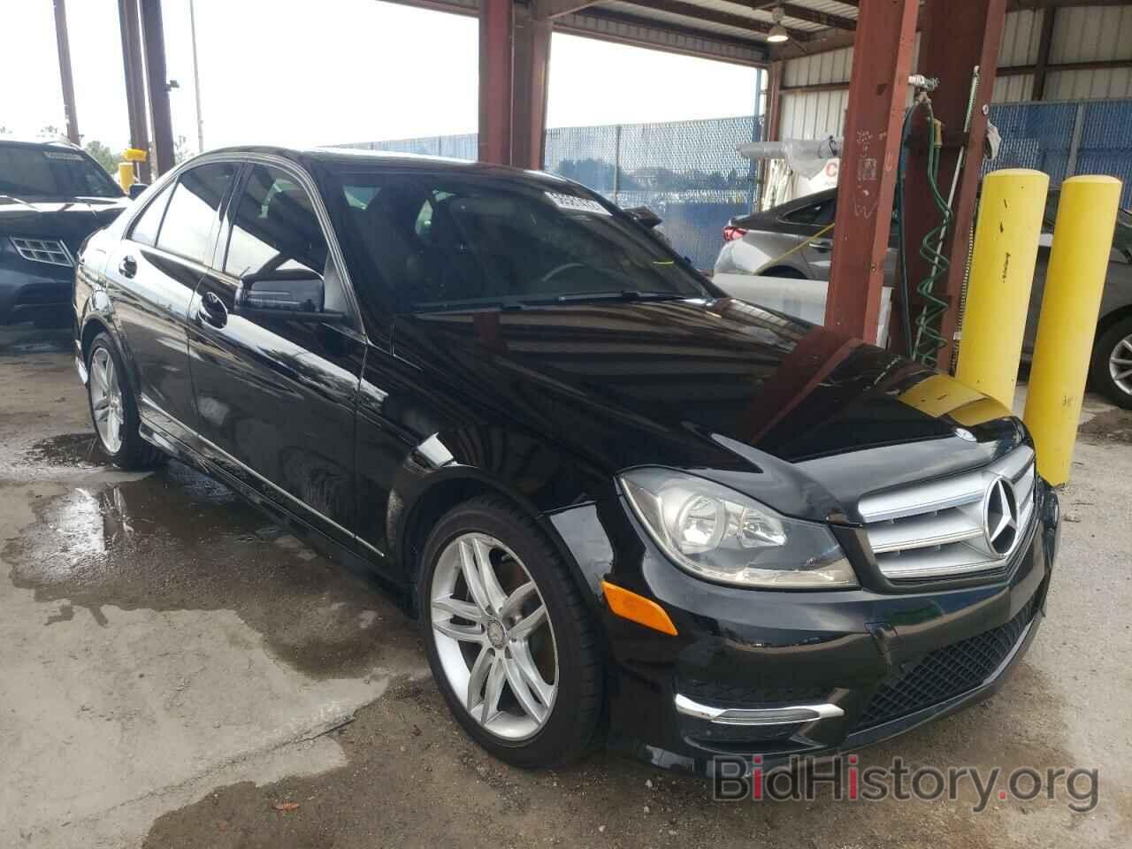 Photo WDDGF4HB2DA863110 - MERCEDES-BENZ C-CLASS 2013