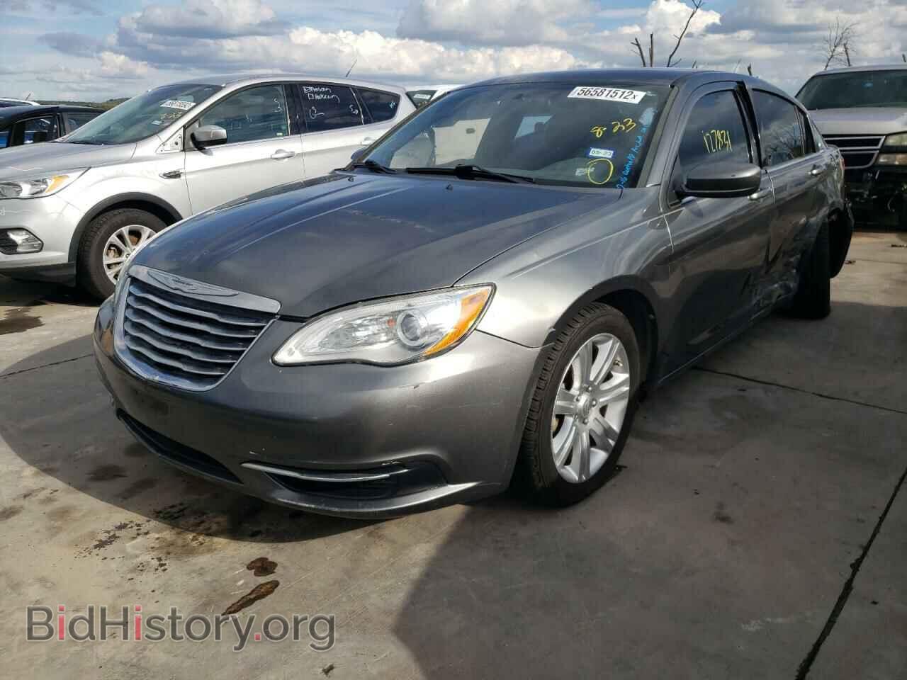 2013 CHRYSLER 200 - VIN: 1C3CCBAB3DN704514 - Фото 2
