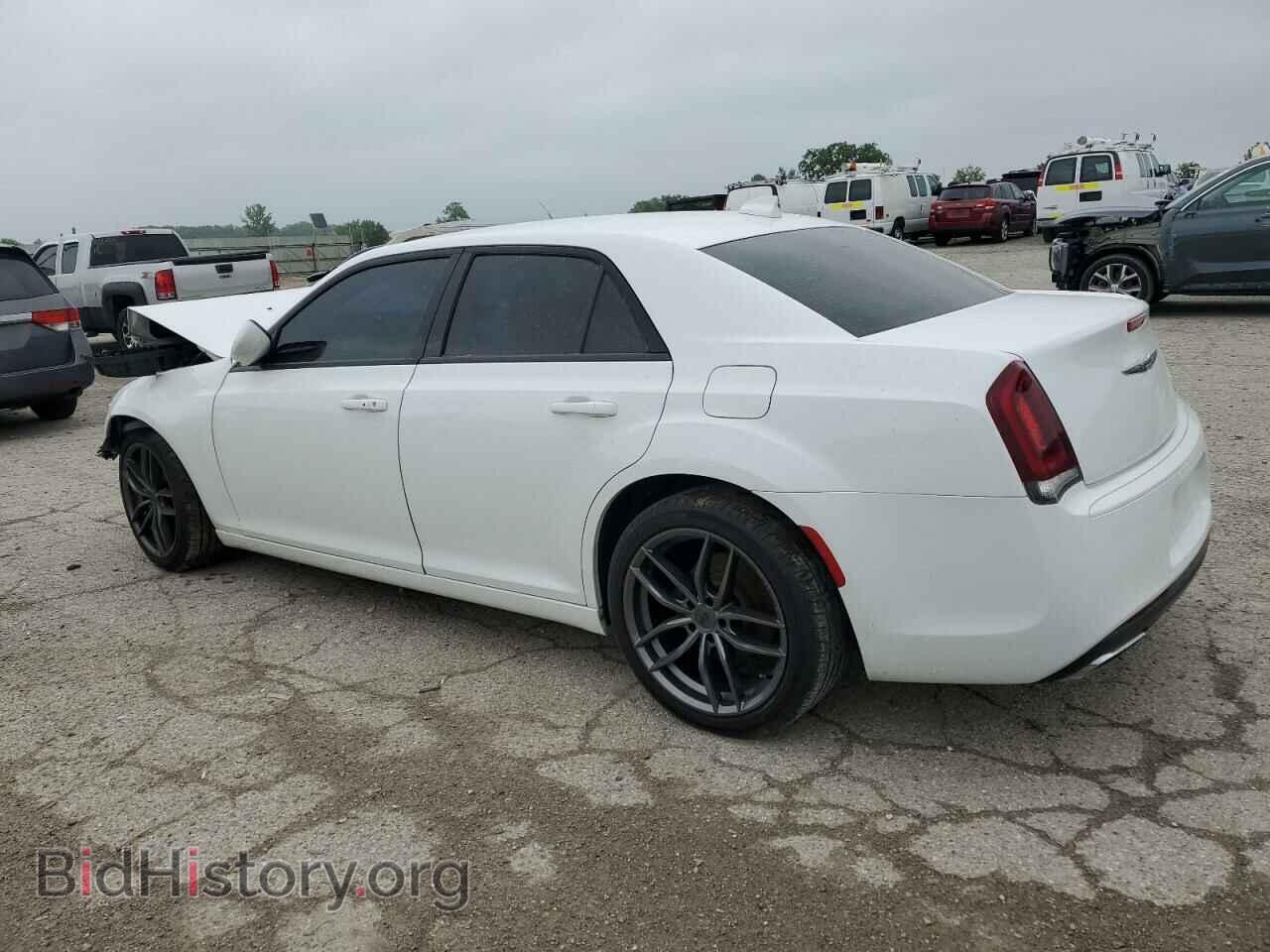 2017 CHRYSLER 300 - VIN: 2C3CCABGXHH662829 - Фото 2