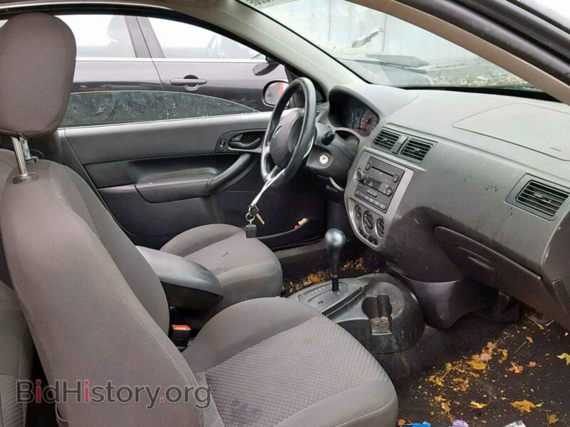 2005 Ford FOCUS (VIN 3FAFP31N75R142702) — фото 5 из 10