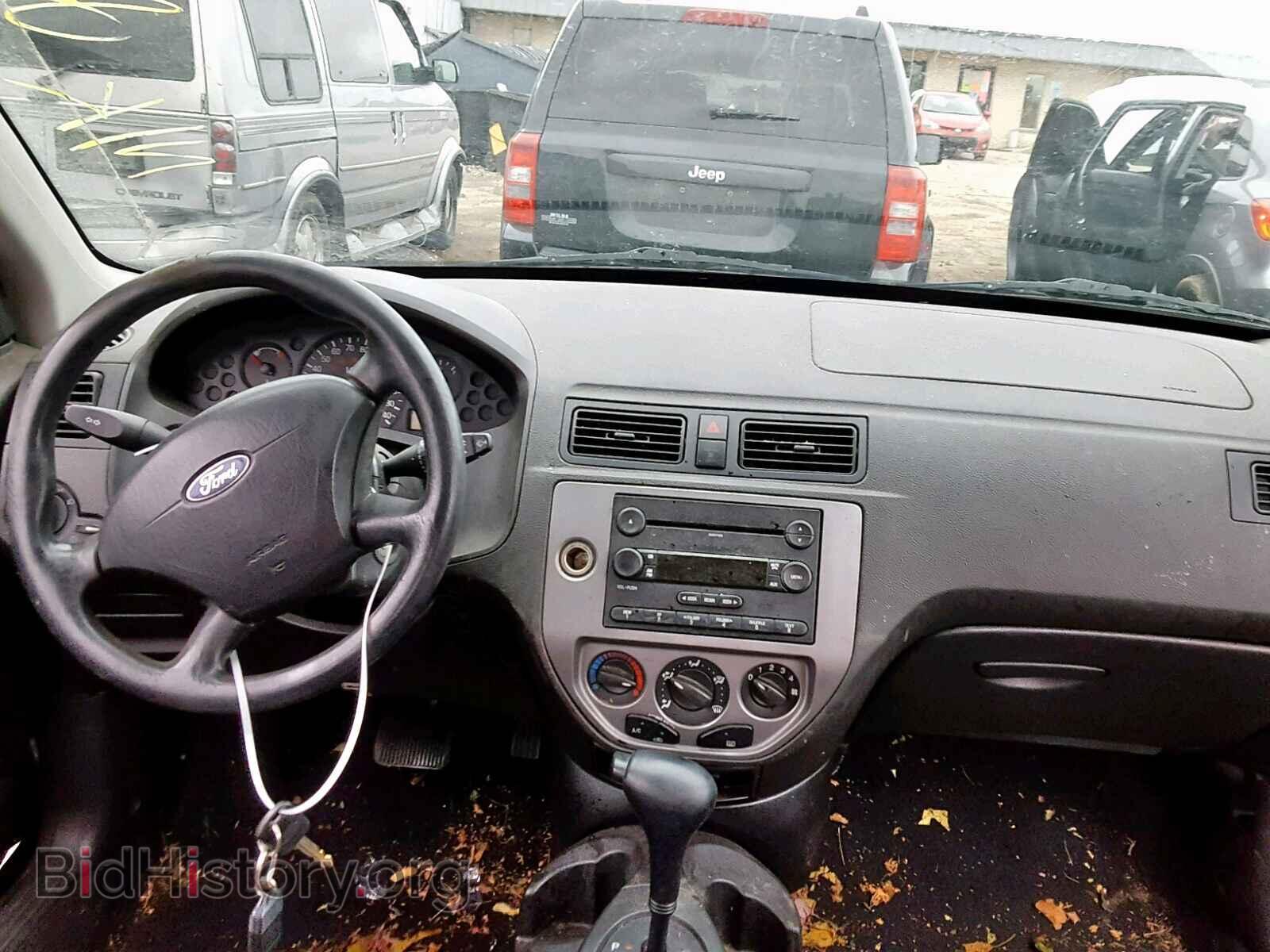 2005 FORD FOCUS - VIN: 3FAFP31N75R142702 - Фото 9