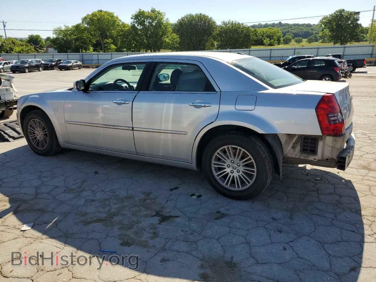 2010 CHRYSLER 300 - VIN: 2C3CA5CV5AH167518 - Фото 2