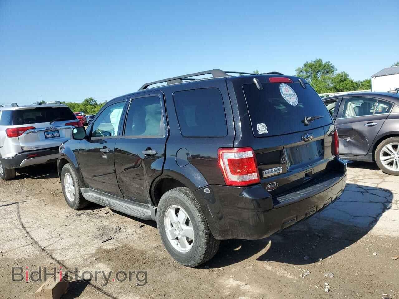 2011 FORD ESCAPE - VIN: 1FMCU0D78BKA12182 - Фото 2