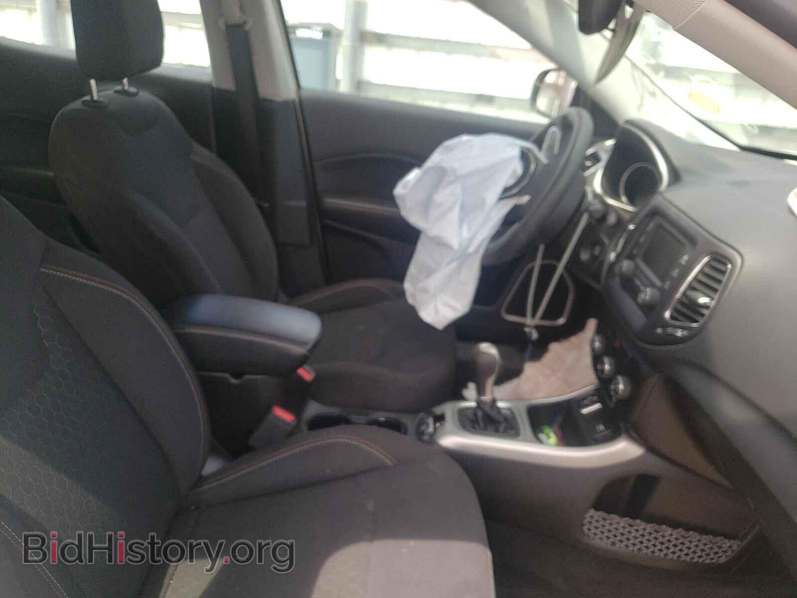 2018 JEEP COMPASS - VIN: 3C4NJCABXJT409468 - Фото 5