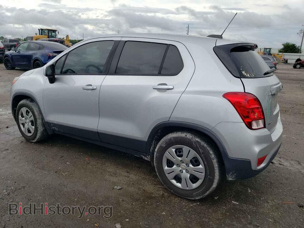 2017 CHEVROLET TRAX - VIN: 3GNCJKSB5HL265801 - Фото 2