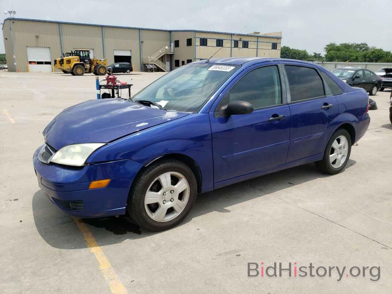 Photo 1FAHP34N56W249637 - FORD FOCUS 2006