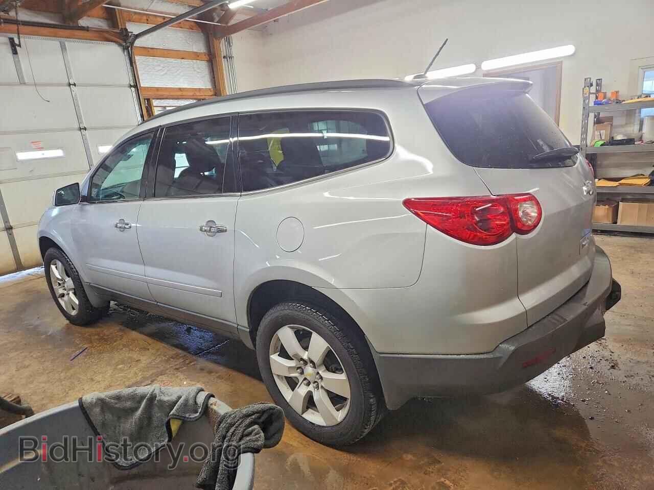 2012 CHEVROLET TRAVERSE - VIN: 1GNKRGED6CJ409399 - Фото 2