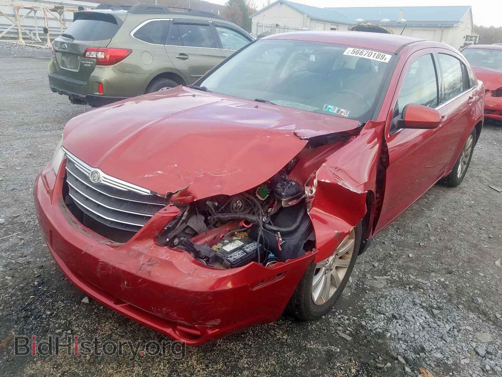 2010 CHRYSLER SEBRING - VIN: 1C3CC5FB8AN213720 - Фото 2