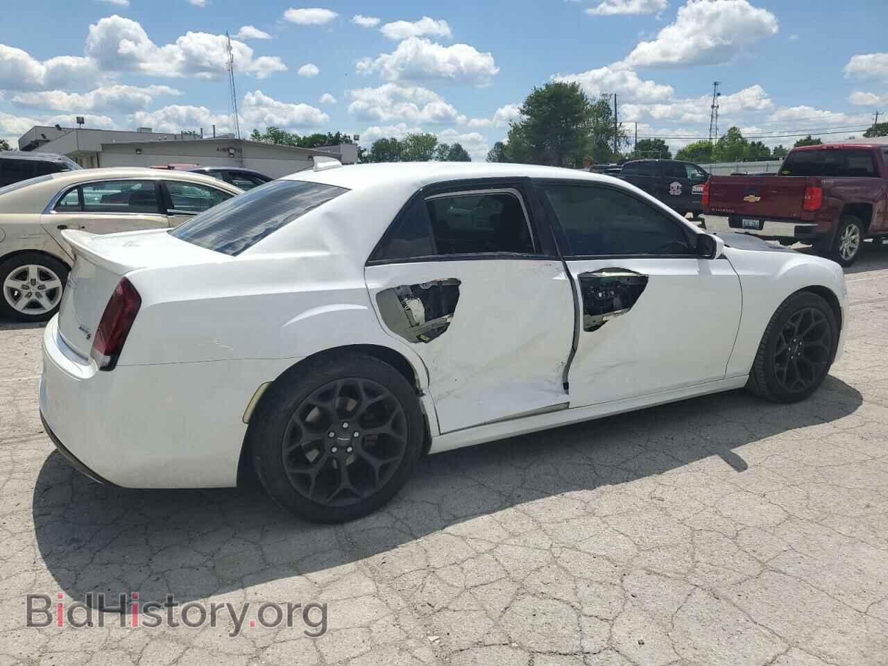2019 CHRYSLER 300 - VIN: 2C3CCABT1KH704891 - Фото 3