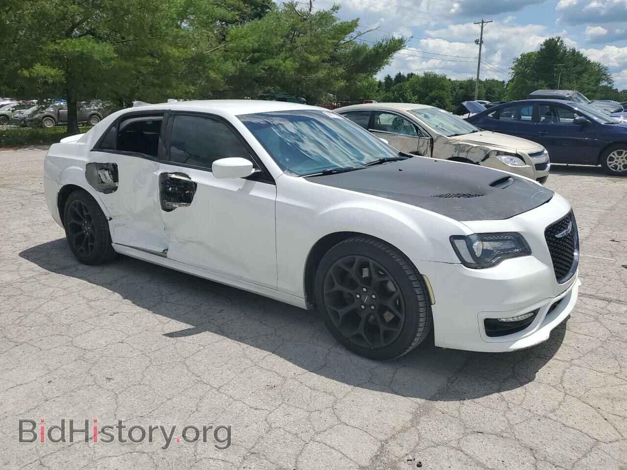 2019 CHRYSLER 300 - VIN: 2C3CCABT1KH704891 - Фото 4