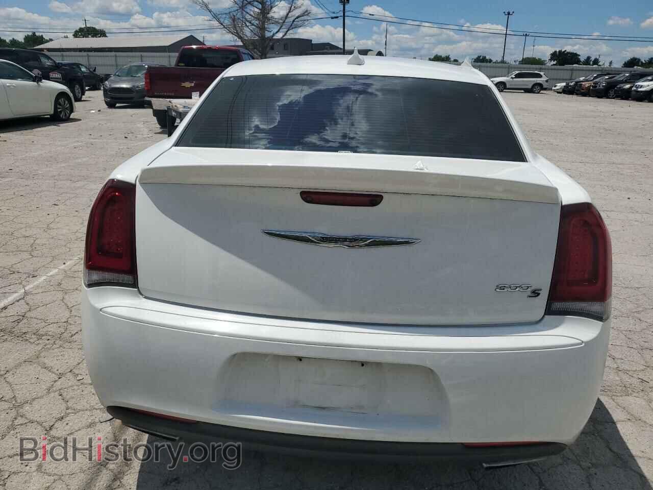 2019 CHRYSLER 300 - VIN: 2C3CCABT1KH704891 - Фото 6