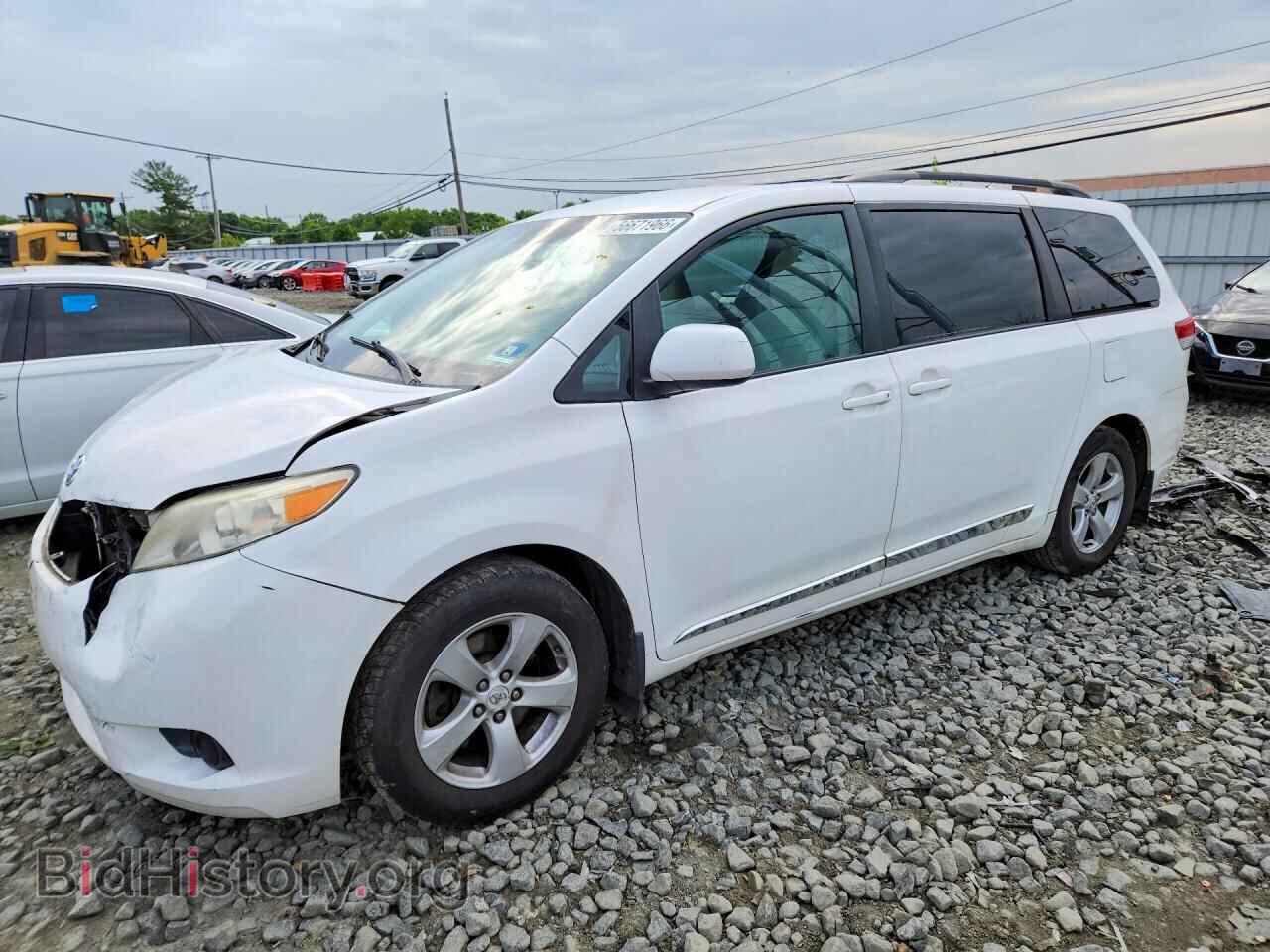Фотография 5TDKK3DC2BS170952 - TOYOTA SIENNA 2011