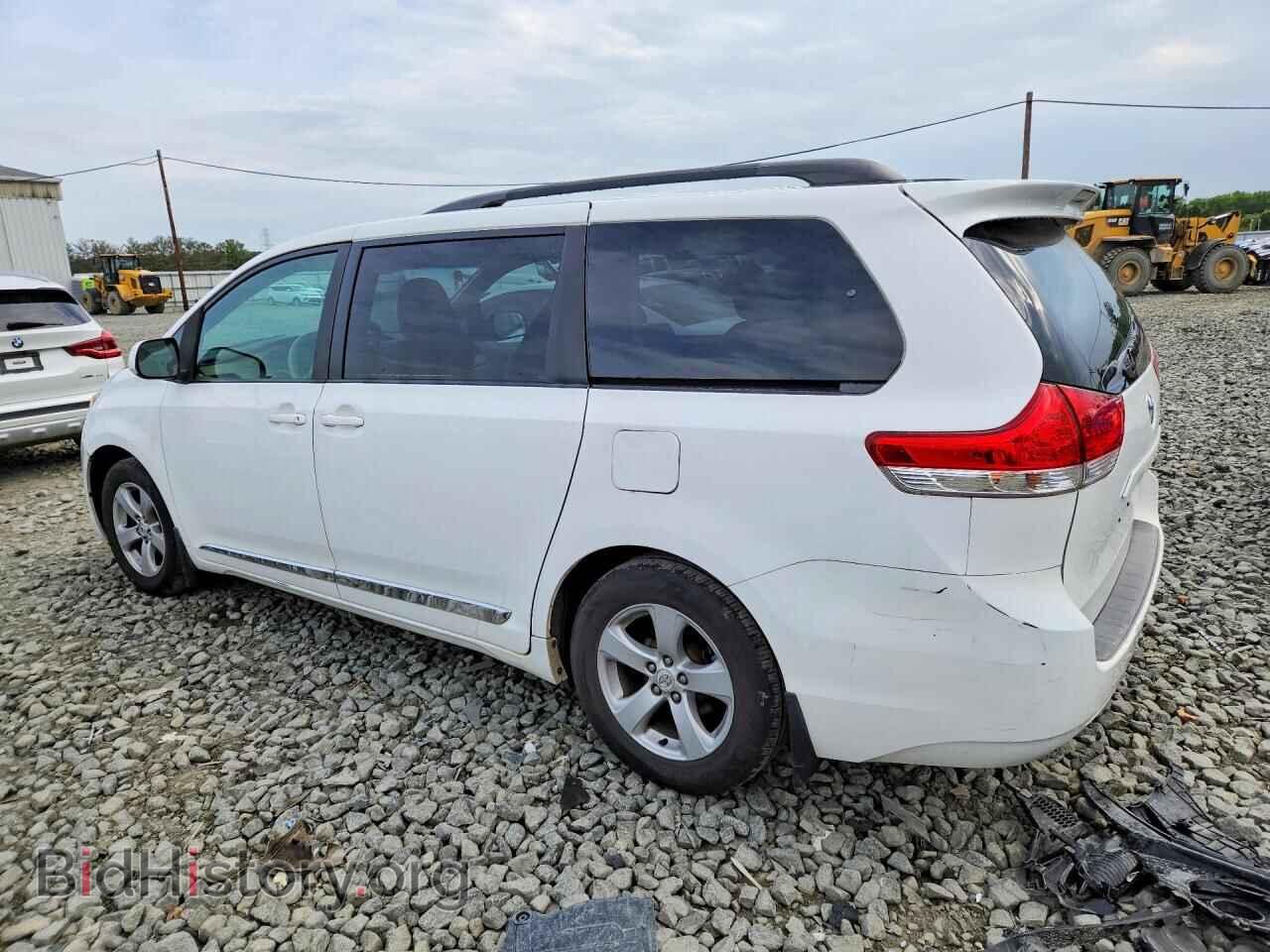2011 TOYOTA SIENNA - VIN: 5TDKK3DC2BS170952 - Photo 2