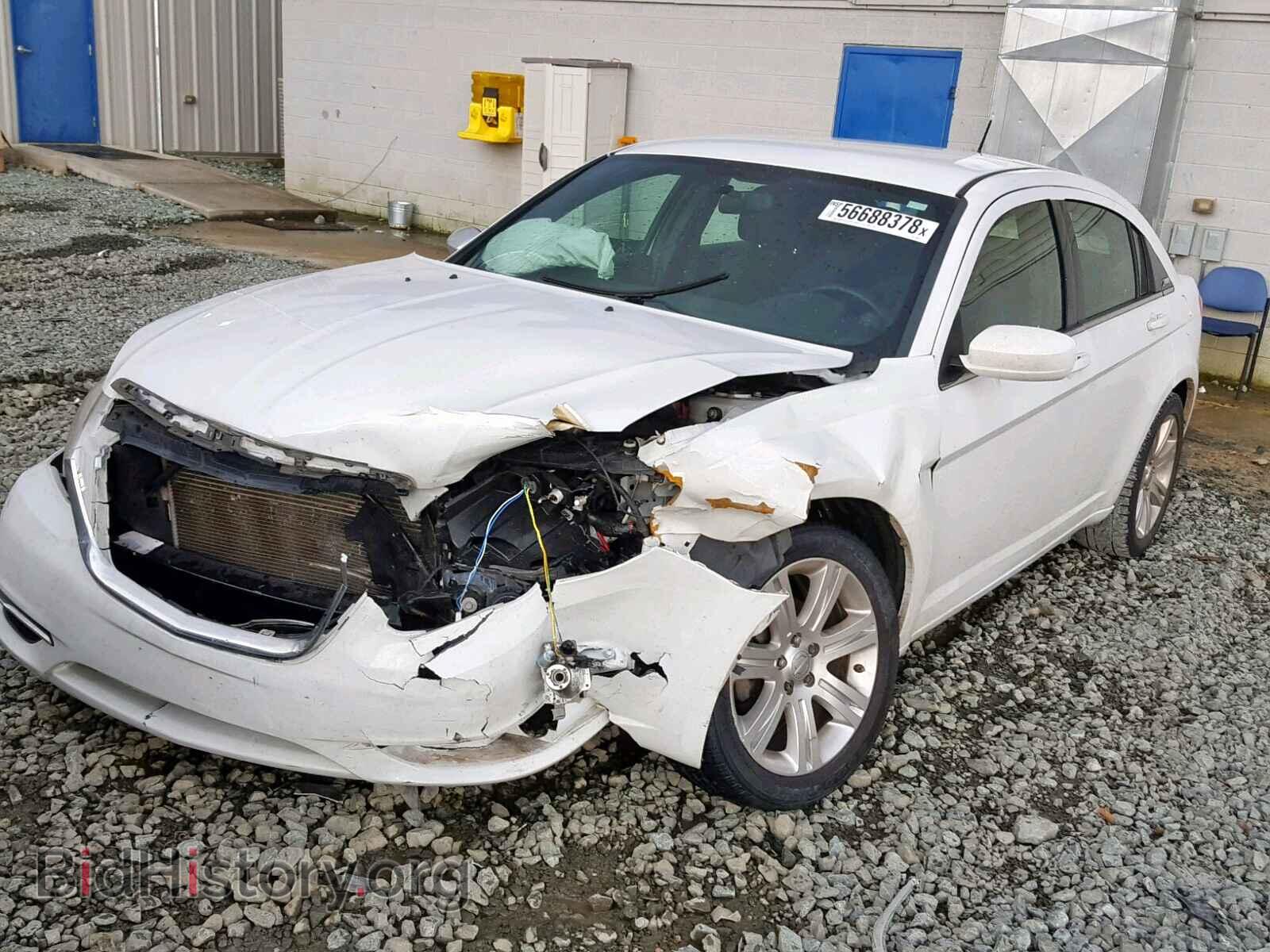 2013 CHRYSLER 200 - VIN: 1C3CCBAB6DN698675 - Фото 2