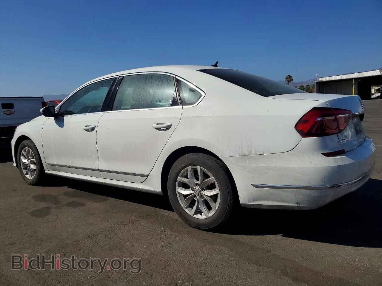 2017 VOLKSWAGEN PASSAT - VIN: 1VWAT7A38HC005113 - Фото 2