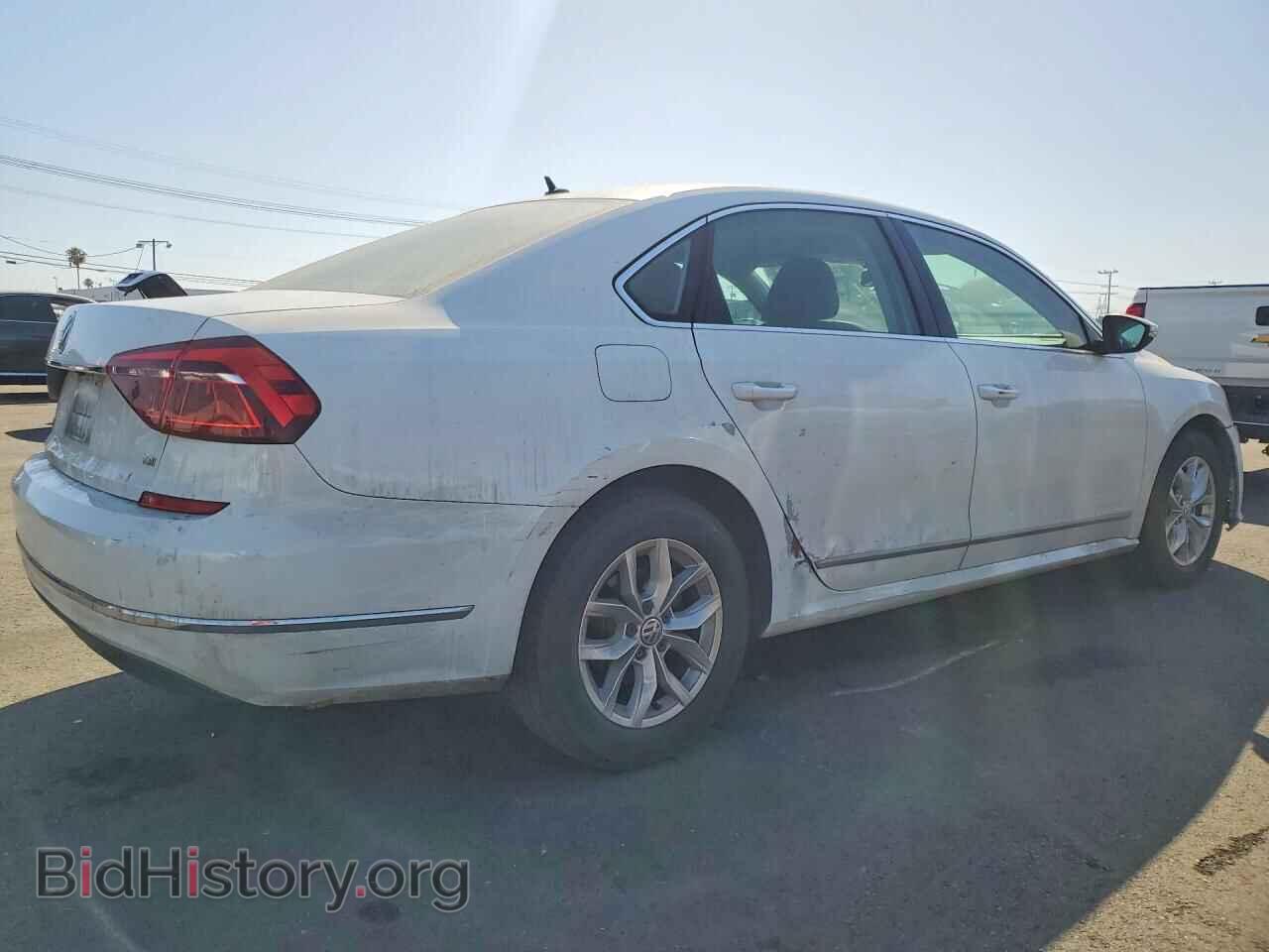 2017 VOLKSWAGEN PASSAT - VIN: 1VWAT7A38HC005113 - Фото 3