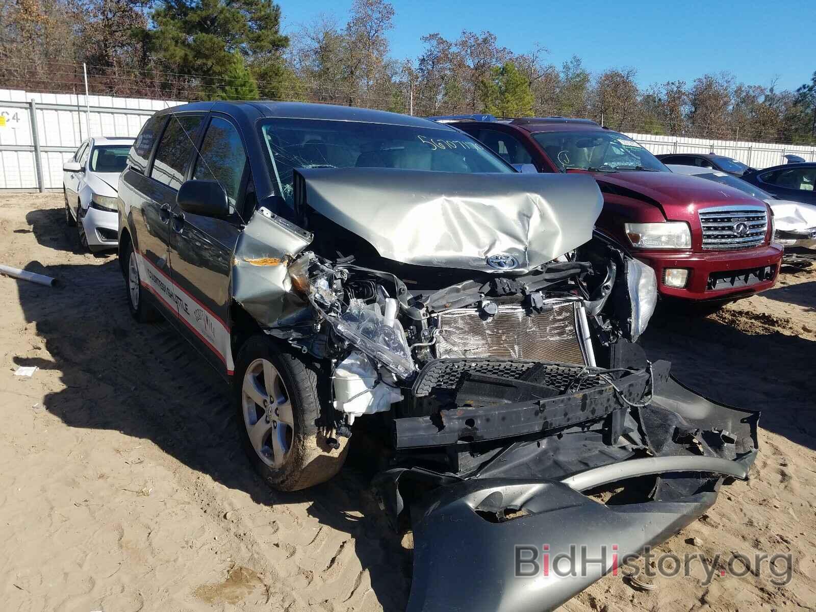 Photo 5TDZK3DCXDS298020 - TOYOTA SIENNA 2013