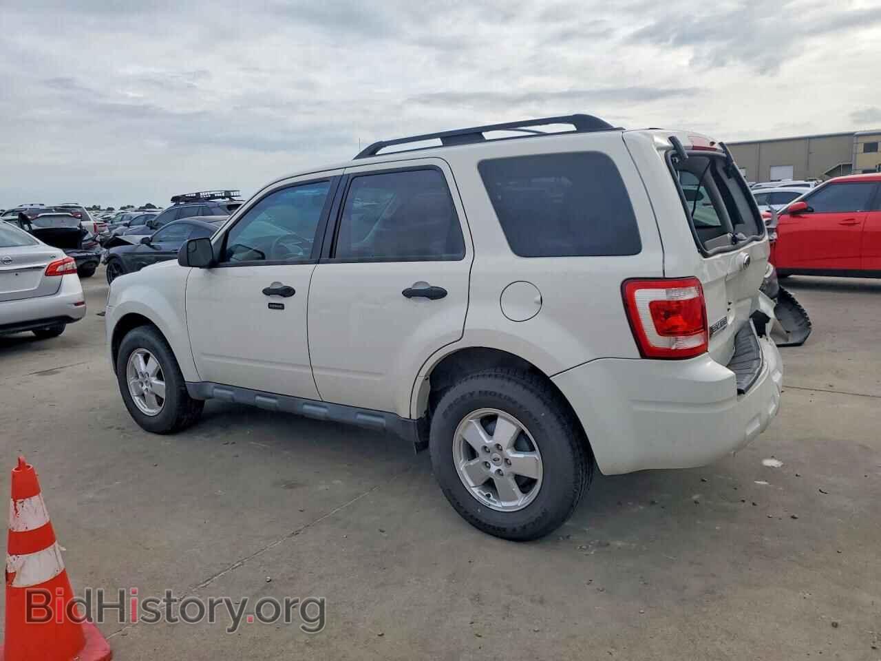 2011 FORD ESCAPE - VIN: 1FMCU0D71BKC10330 - Фото 2