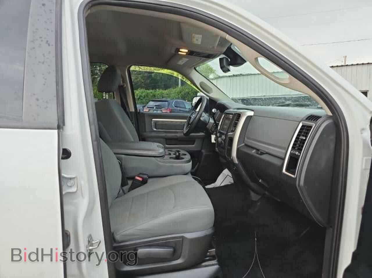 2016 RAM All Models - VIN: 3C6UR5DL8GG284824 - Photo 5