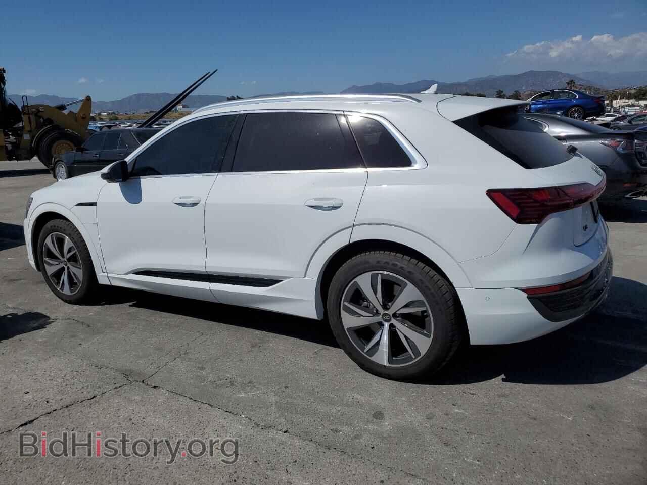 2024 AUDI Q8 E-TRON - VIN: WA15AAGE2RB034558 - Фото 2