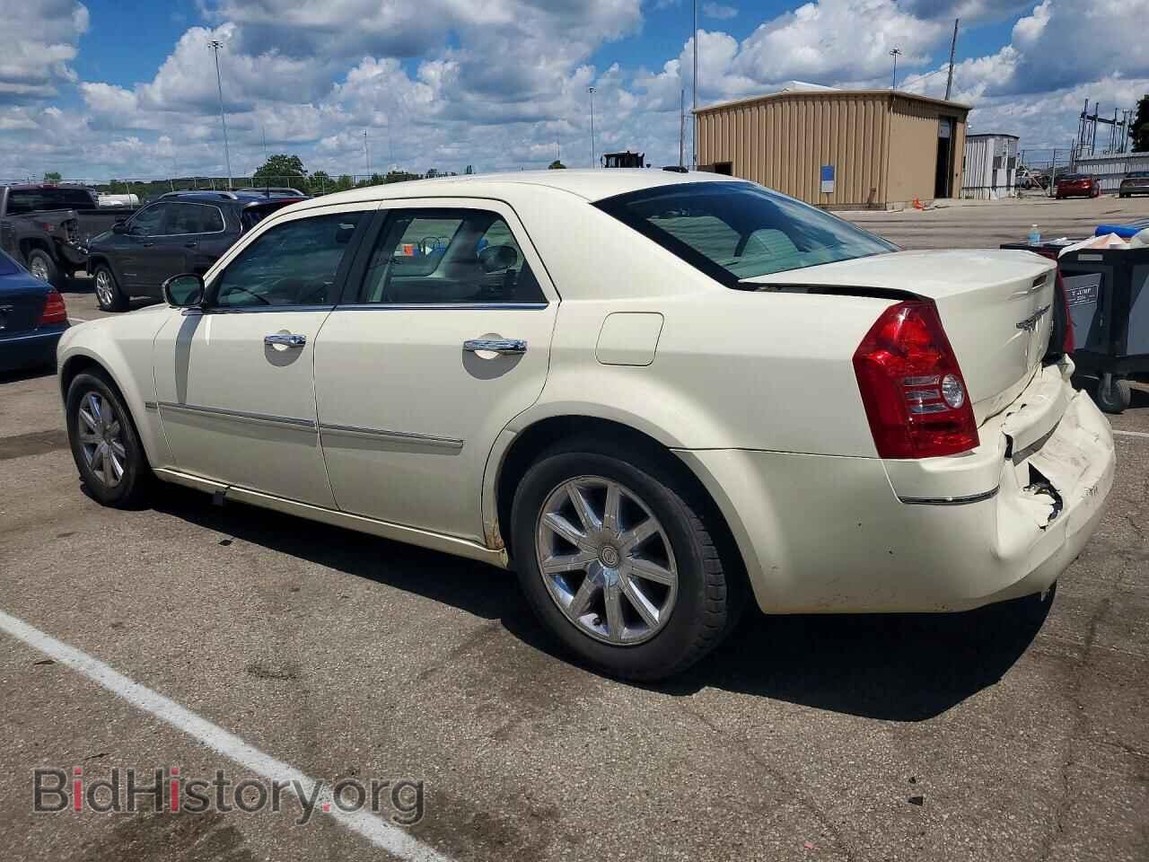2010 CHRYSLER 300 - VIN: 2C3CA5CV9AH112621 - Фото 2
