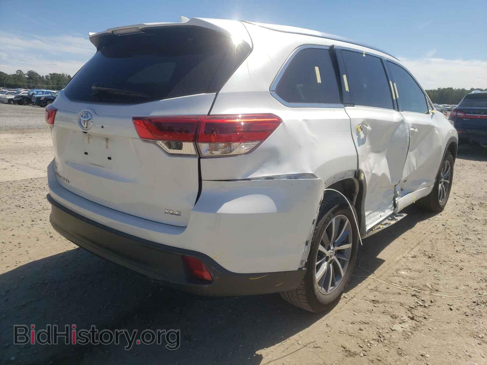 2018 TOYOTA HIGHLANDER - VIN: 5TDKZRFH1JS549110 - Фото 4