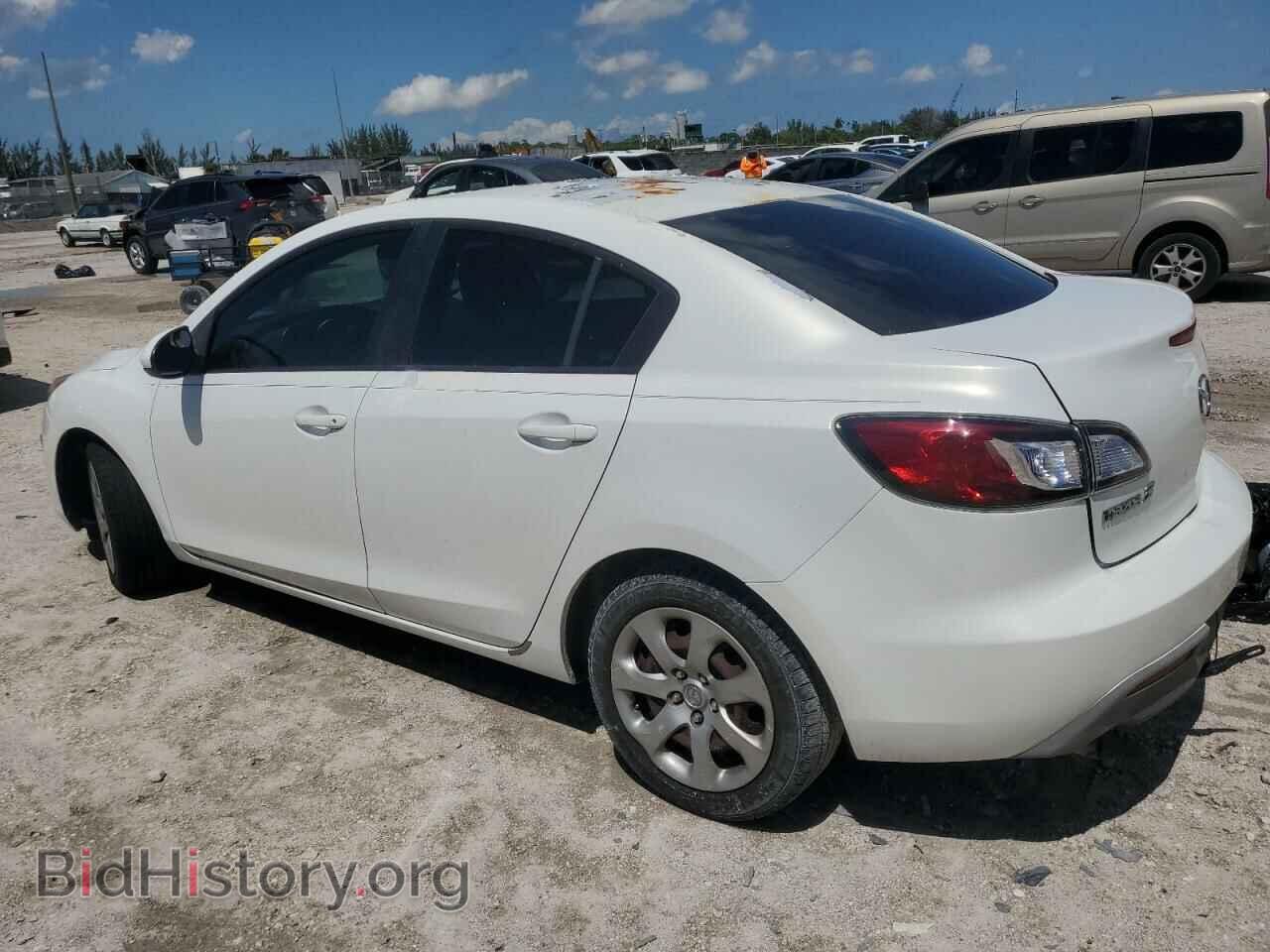 2011 MAZDA 3 - VIN: JM1BL1UF8B1464672 - Photo 2