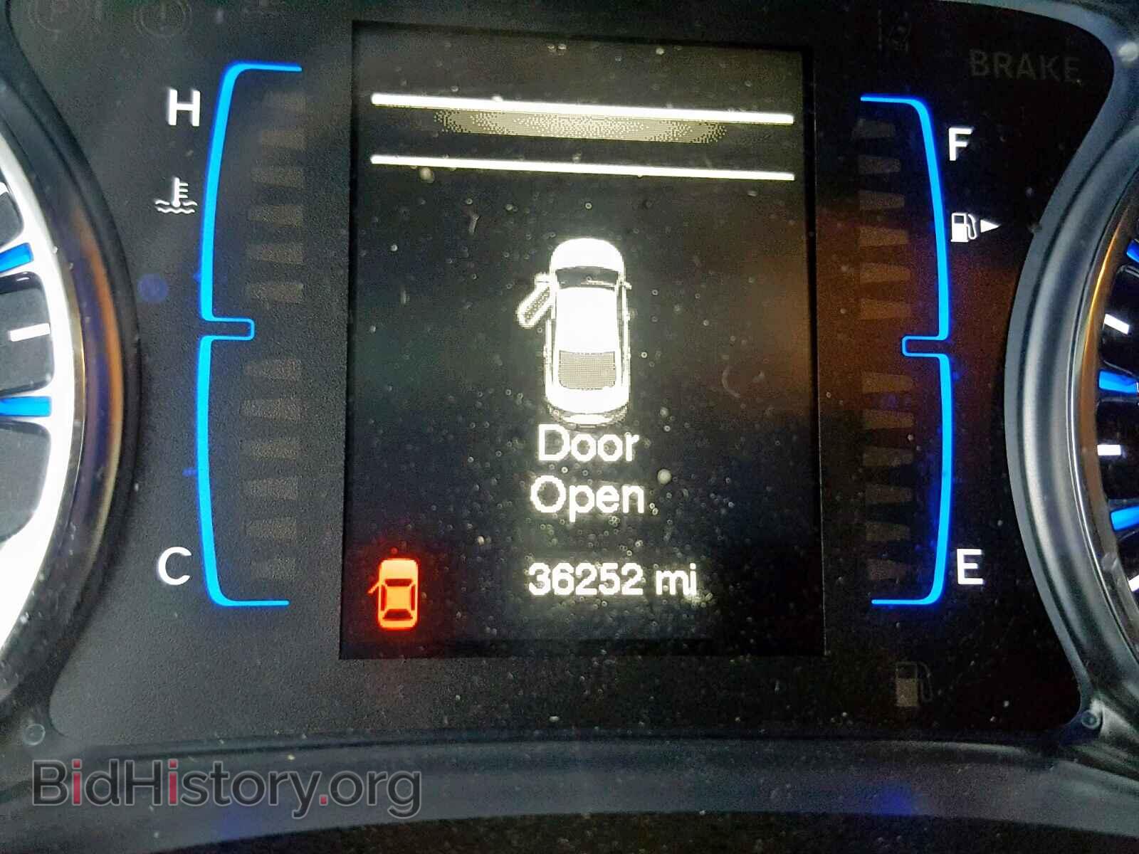 2016 CHRYSLER 200 - VIN: 1C3CCCAB7GN107490 - Фото 8