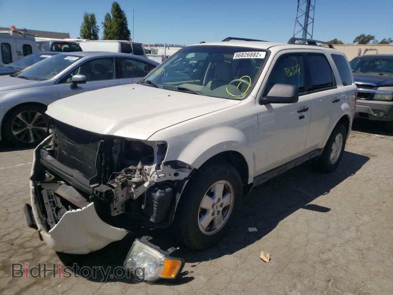 2011 FORD ESCAPE - VIN: 1FMCU0D74BKC52152 - Фото 2