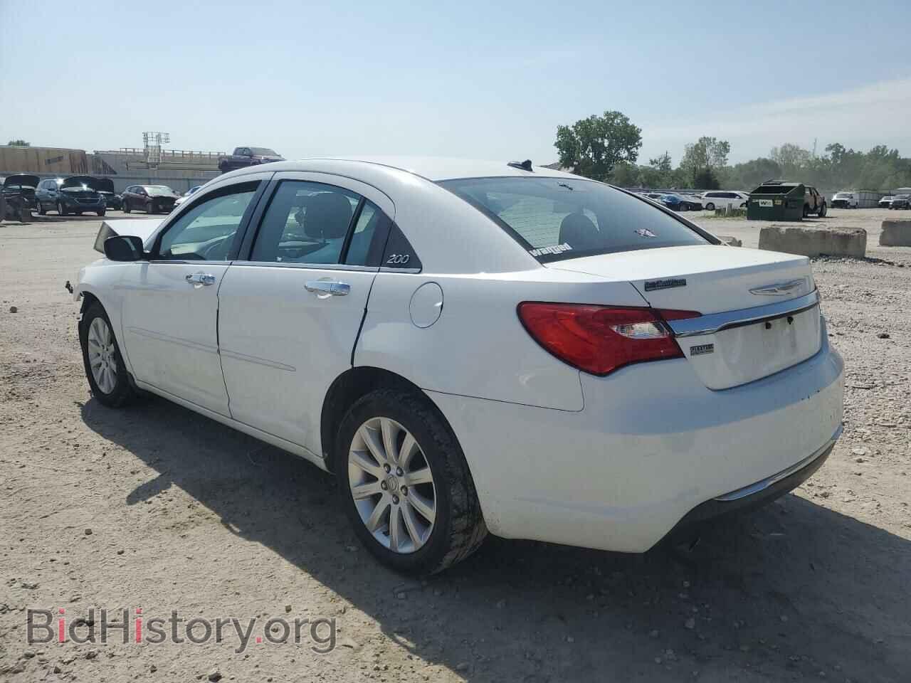 2013 CHRYSLER 200 - VIN: 1C3CCBBG2DN731987 - Фото 2