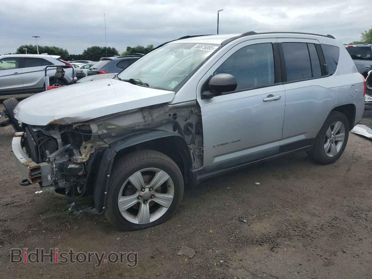 Photo 1J4NF5FB2BD275322 - JEEP COMPASS 2011