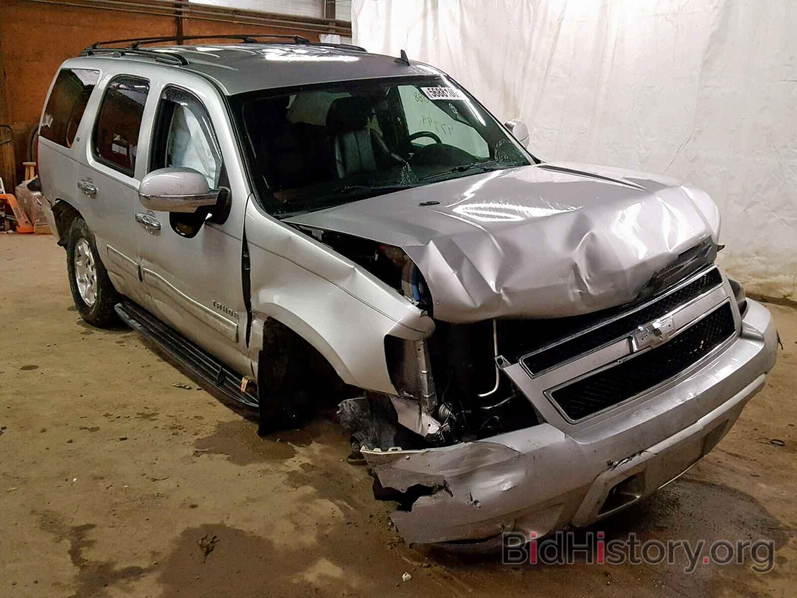 Photo 1GNSKBE02BR326797 - CHEVROLET TAHOE K150 2011