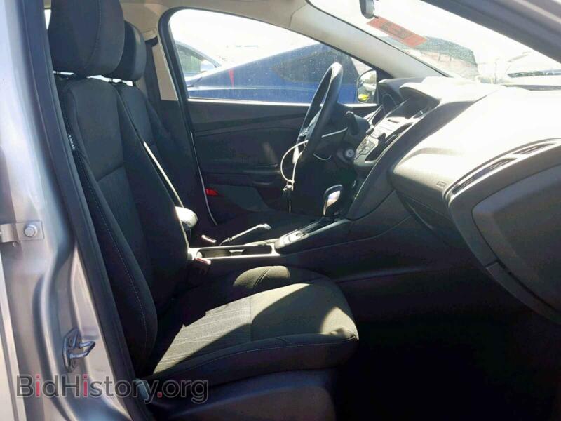 2016 Ford FOCUS (VIN 1FADP3F23GL310374) — photo 5 of 10