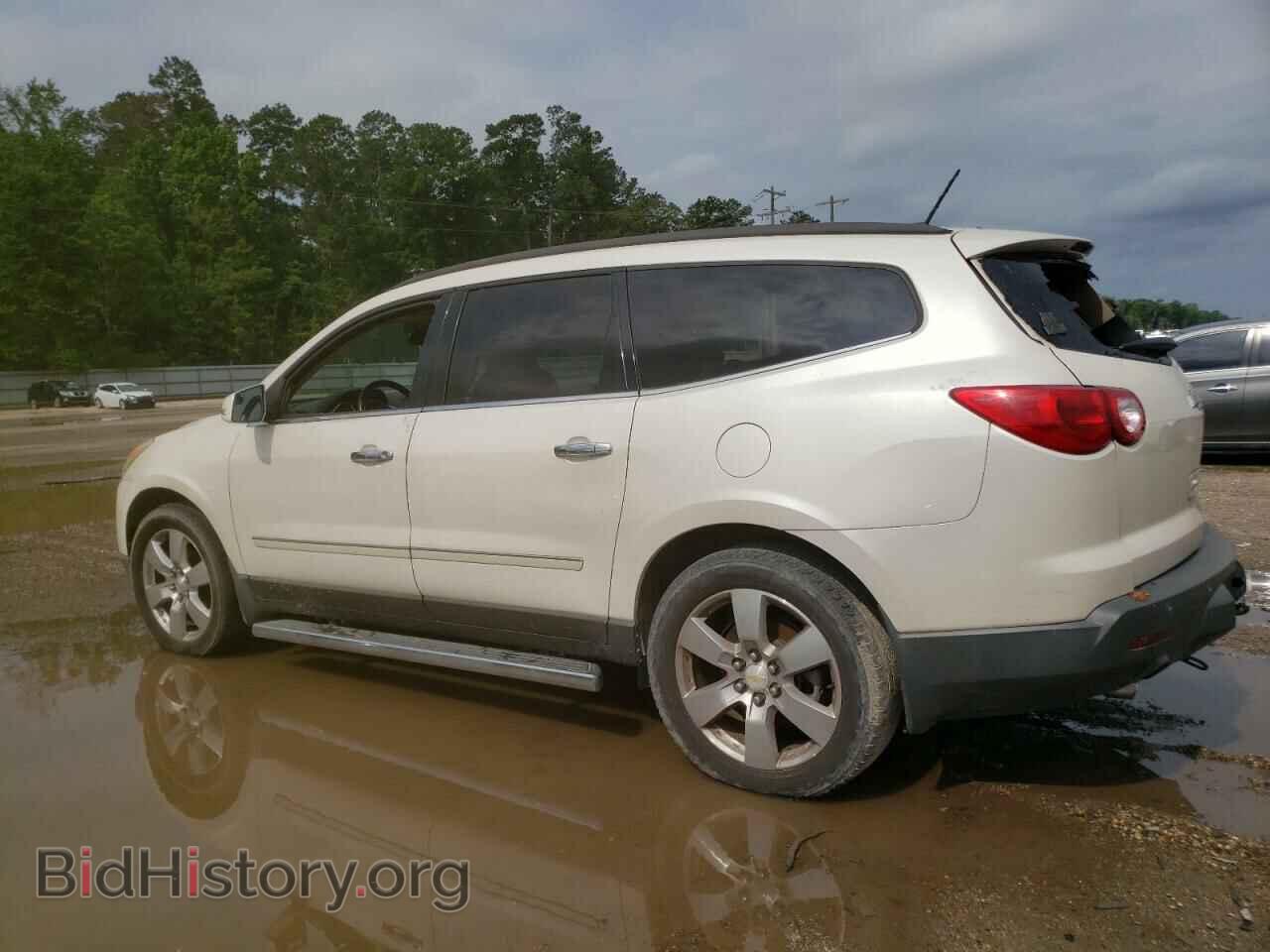 2011 CHEVROLET TRAVERSE - VIN: 1GNKRLED4BJ194080 - Фото 2