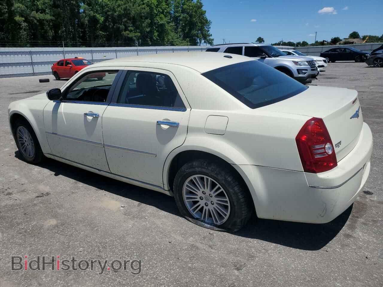2010 CHRYSLER 300 - VIN: 2C3CA5CV0AH319978 - Фото 2