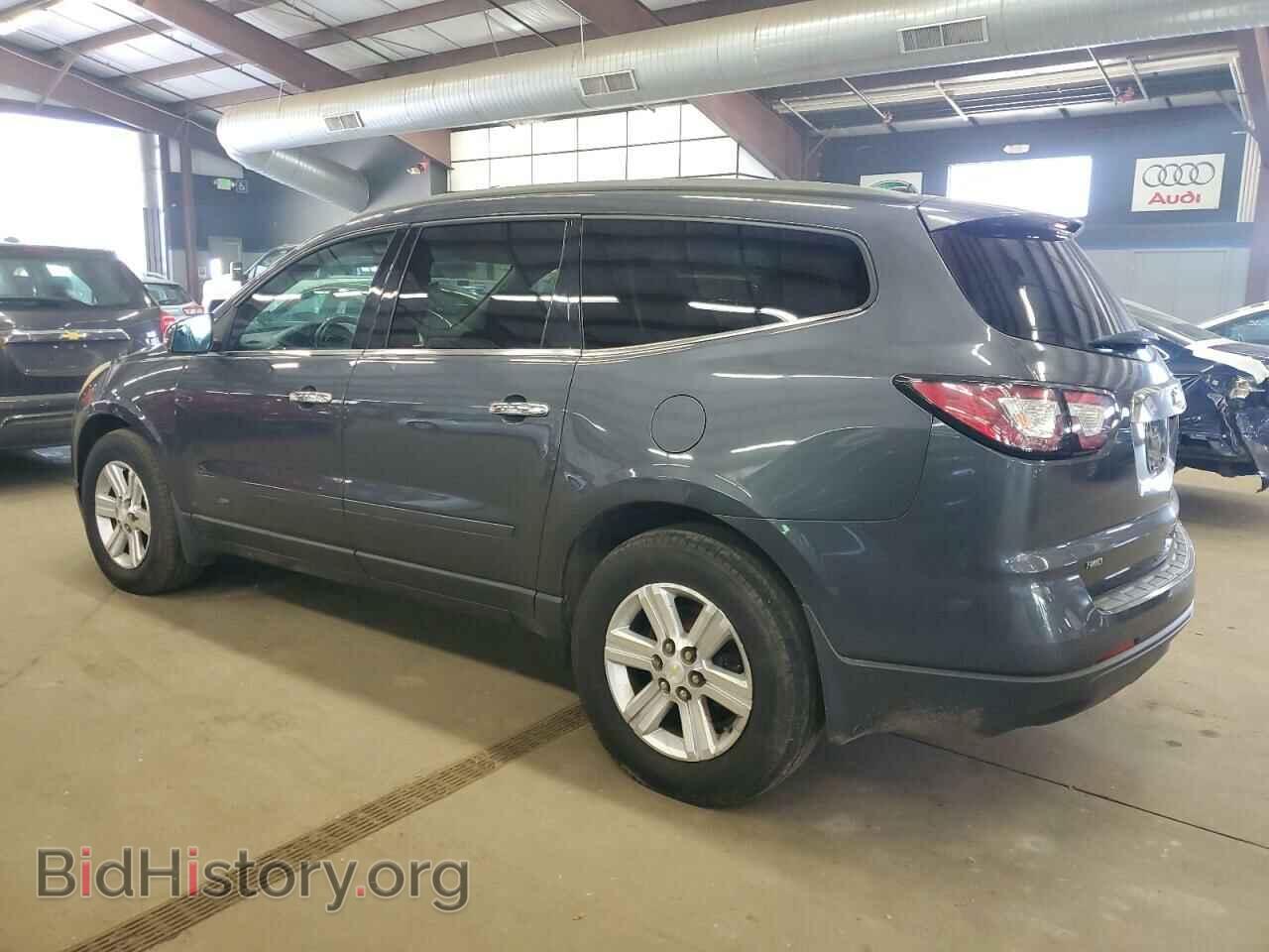 2013 CHEVROLET TRAVERSE - VIN: 1GNKVGKD2DJ213882 - Фото 2
